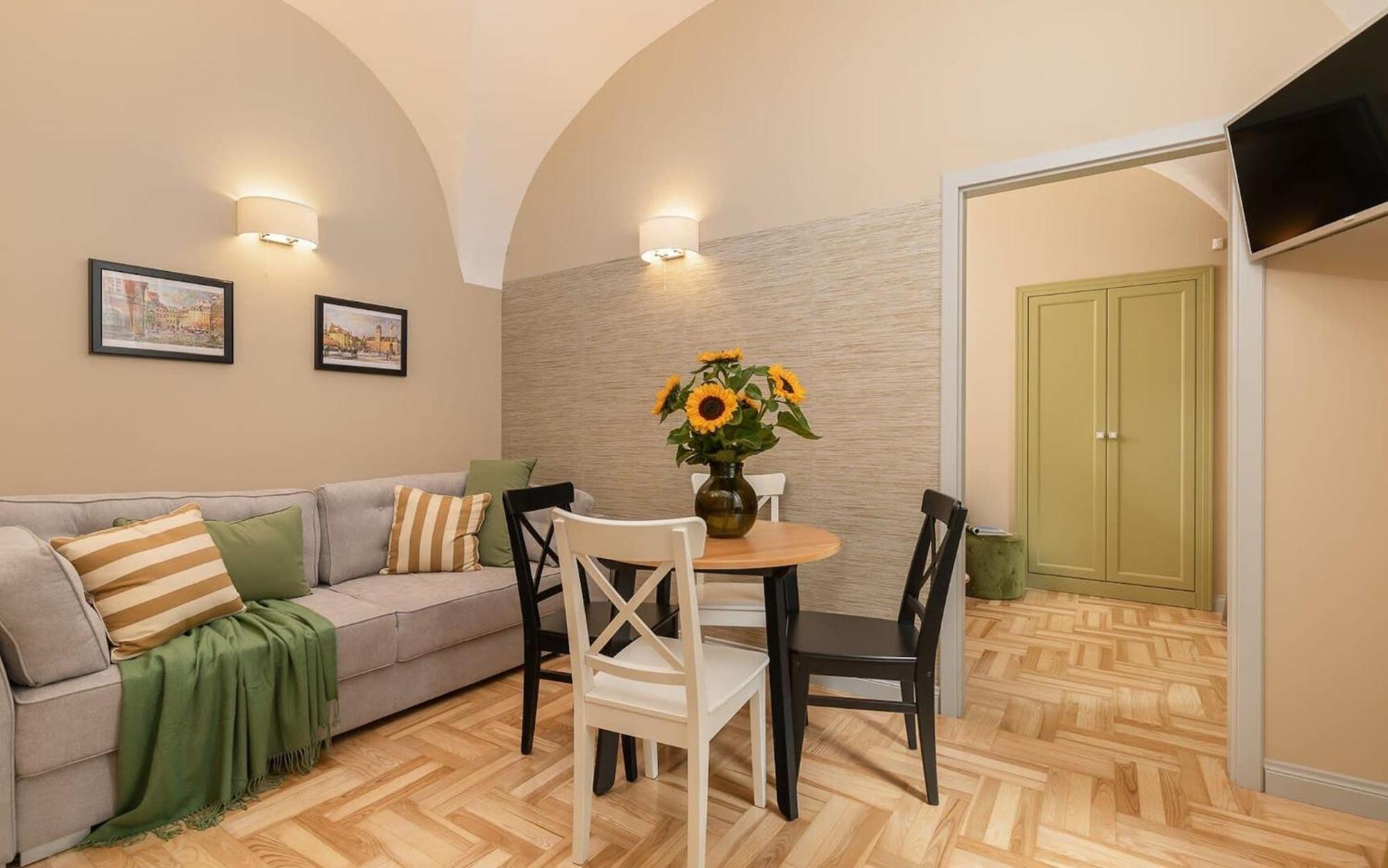 Rent Like - Krakowskie Przedmiescie 12 * Warsaw